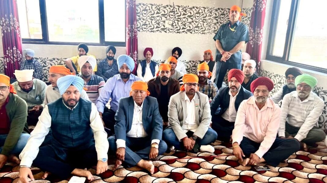 Satish Sharma pays obeisance at Gurudwara Dashmesh Darbar Dyaran