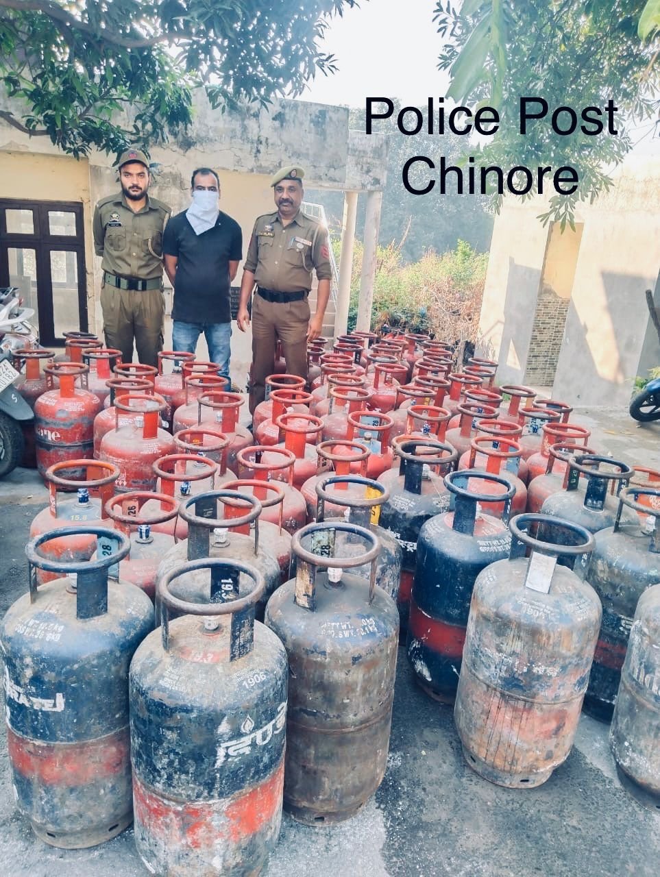 Jammu Police Takes Action Against Illegal Hoarding of LPG Cylinders in Chinore