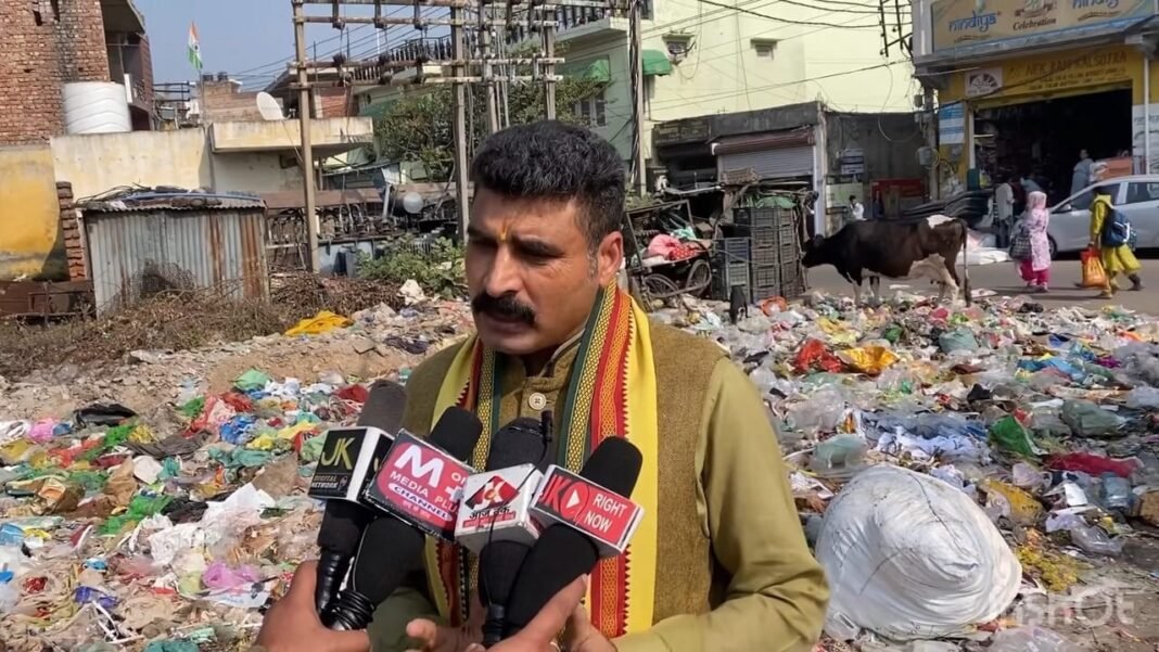 Former Municipality Chairman Pawan Khajuria Voices Support for Sanitation Workers’ Strike in Udhampur