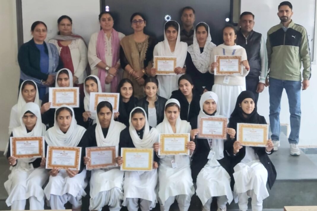 Quiz on Allama Iqbal Fiker-O-Fun held at GCW Udhampur