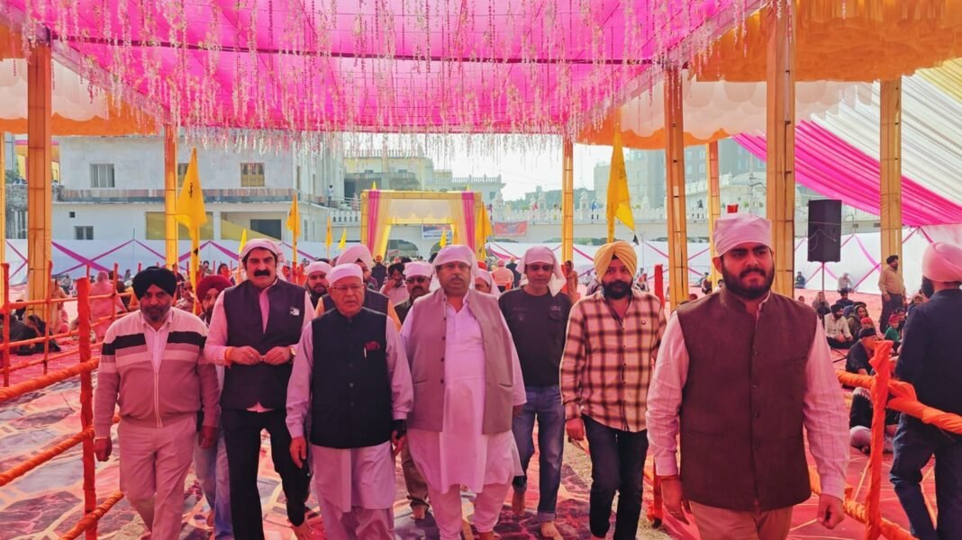 JKPCC Chief visits Guru Nanak Dev Ji Gurudwara Chand Nagar Jammu