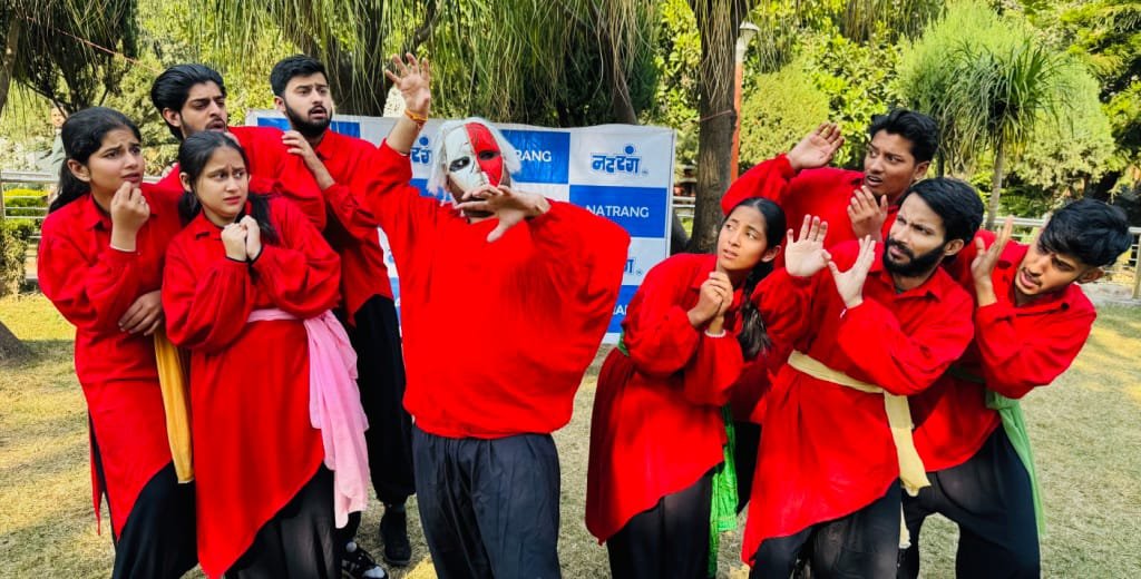 Natrang Stages ‘Lamhon Ki Khatah’ to Mark World AIDS Day