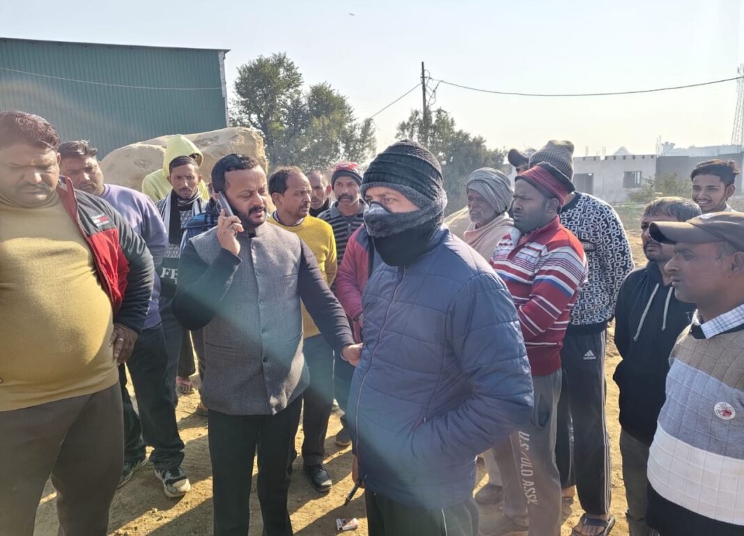 Local Residents Alert Congress District working President About Highway Safety Concerns