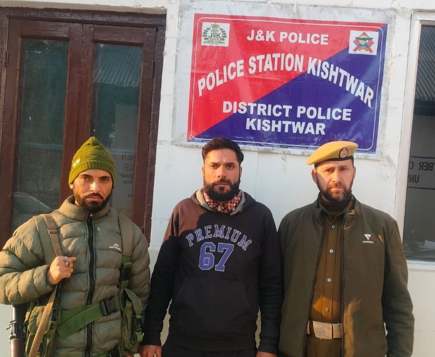 POLICE APPREHENDS ABSCONDER EVADING ARREST FOR SIX YEARS IN KISHTWAR