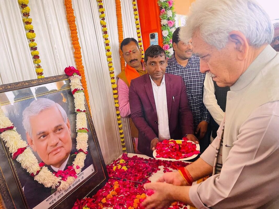 Lieutenant Governor pays tribute to Shri Atal Bihari Vajpayee and Mahamana Pt Madan Mohan Malaviya on their birth anniversary