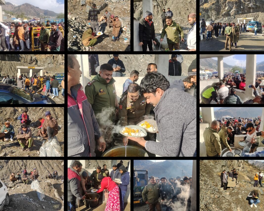 Assistance Amidst Adversity: Ramban Police Provide Relief to Stranded Passengers