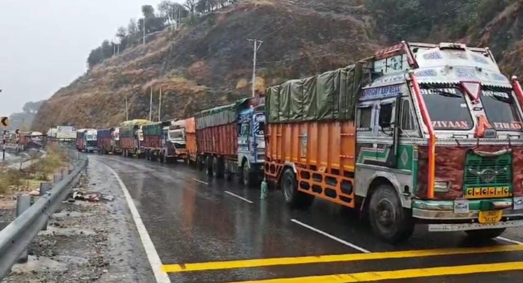 Stranded vehicles released from Qazigund, Banihal