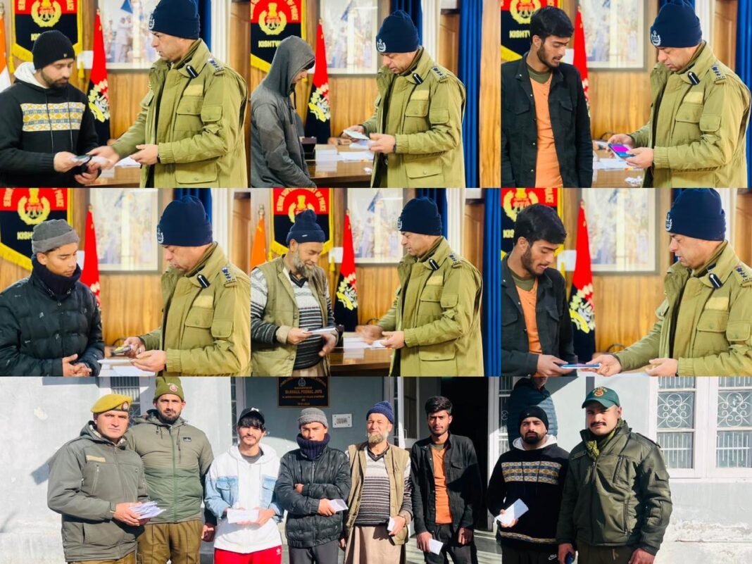POLICE RECOVERES 14 SMARTPHONES IN KISHTWAR