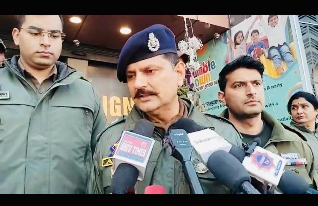 Jammu Police Conducts Surprise Raid At 20 SPAs in Subdivision East of South Zone
