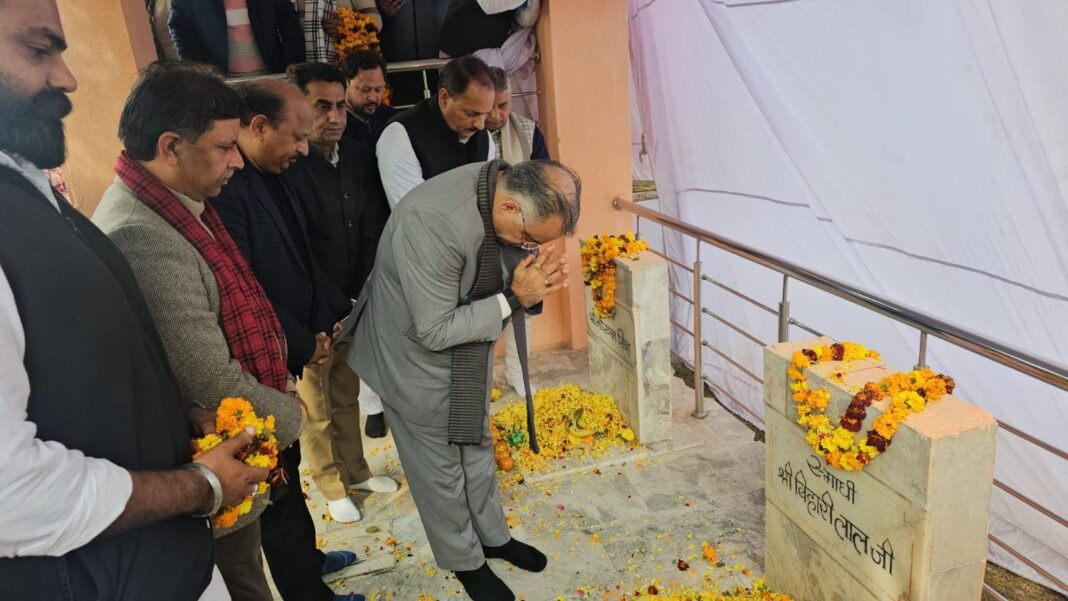 Chugh, Sat pay tributes to Shaheed Bhikhm Singh, Shaheed Bihari Lal at Hiranagar