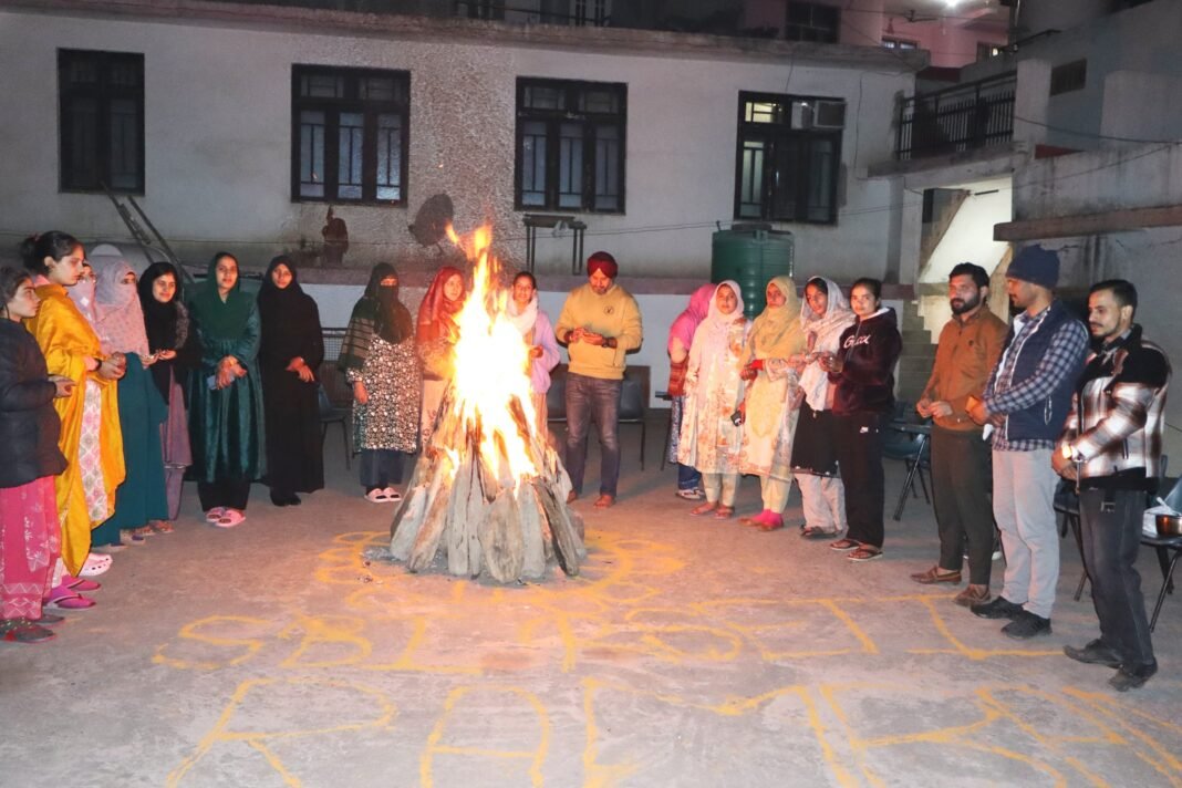 SBI RSETI Ramban Celebrates Lohri with Women’s Tailor Training Program Participants, Staff, and Prominent Citizens.