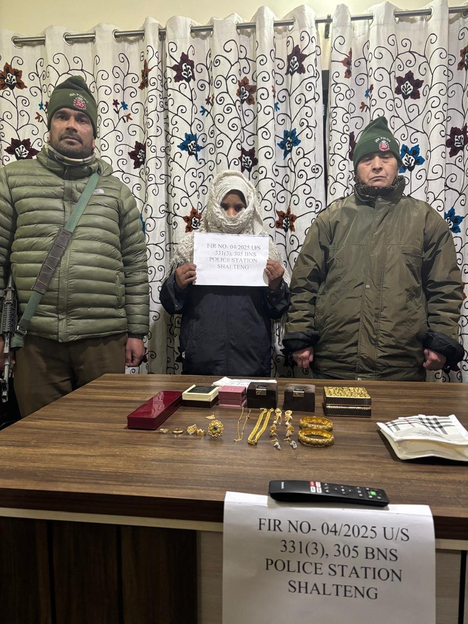 Srinagar Police solve theft case in record time, Recover stolen jewellery within 24 hours