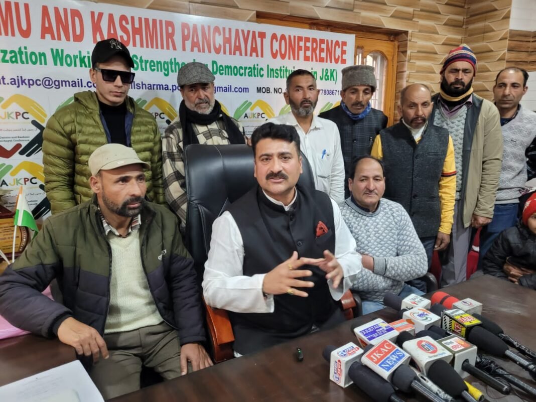 AJKPC seeks payment of pending dues, permanent jobs for Mali-cum-Chowkidars