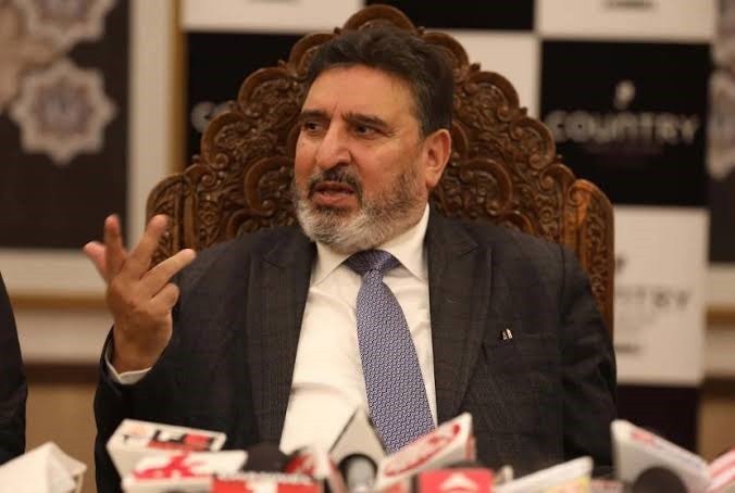 Altaf Bukhari applauds Kashmir’s Ulema for traveling to New Delhi to make their voice heard loud and clear