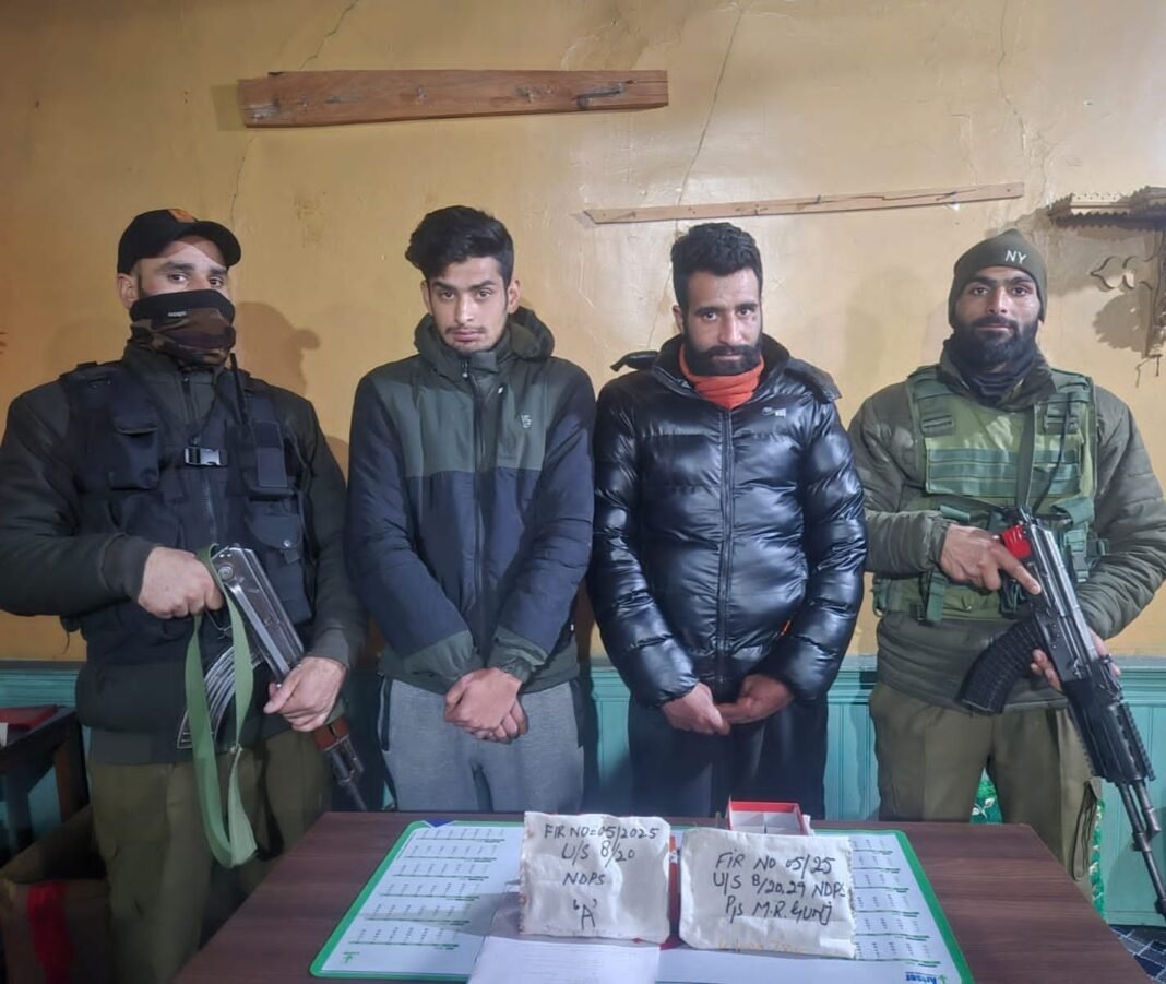 Srinagar Police arrest two drug peddlers, seize contraband substances