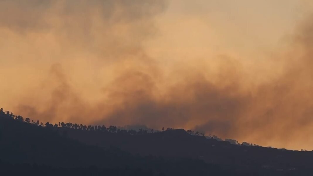 Wild fire along LoC triggers land mine explosions in Mendhar, Mankote