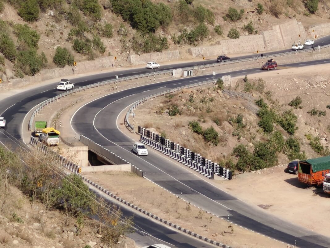 TRAFFIC UPDATE: Jammu Srinagar National Highway Open, Alternative Routes Remain Closed as of 0800 Hours