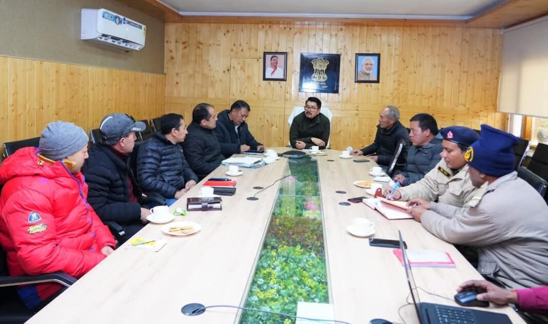 Tashi Gyalson discusses alignment for Leh – Nimoo Four Lane Highway Project