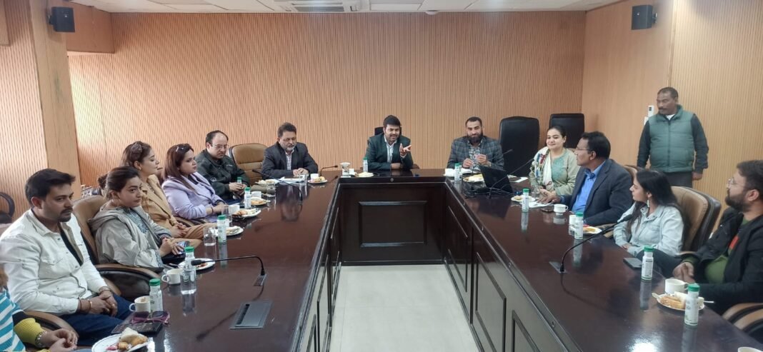 JMC Commissioner chairs meeting with Swachhata Ambassadors, Champions