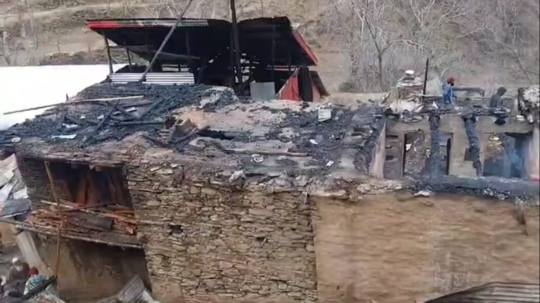 More than 5 residential houses gutted in Banihal’s Syedpora fire incident