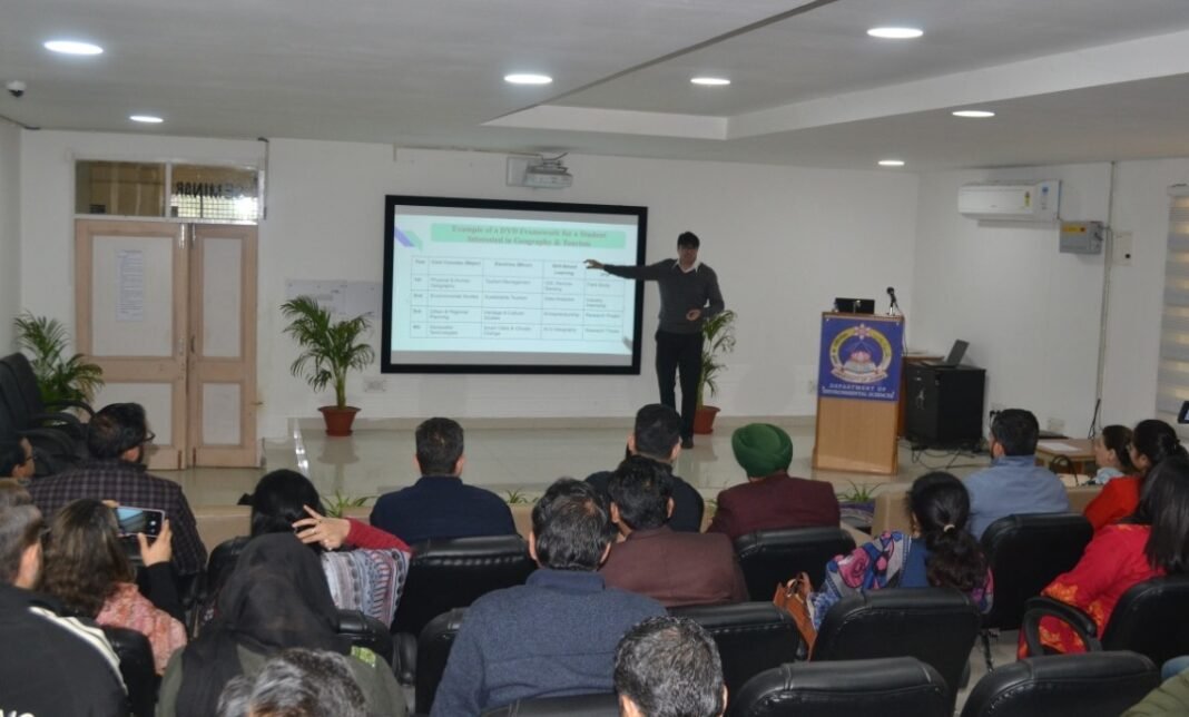 Interactive sessions mark Day-2 of Capacity Building in Innovative Pedagogy for NEP 2020 Implementation