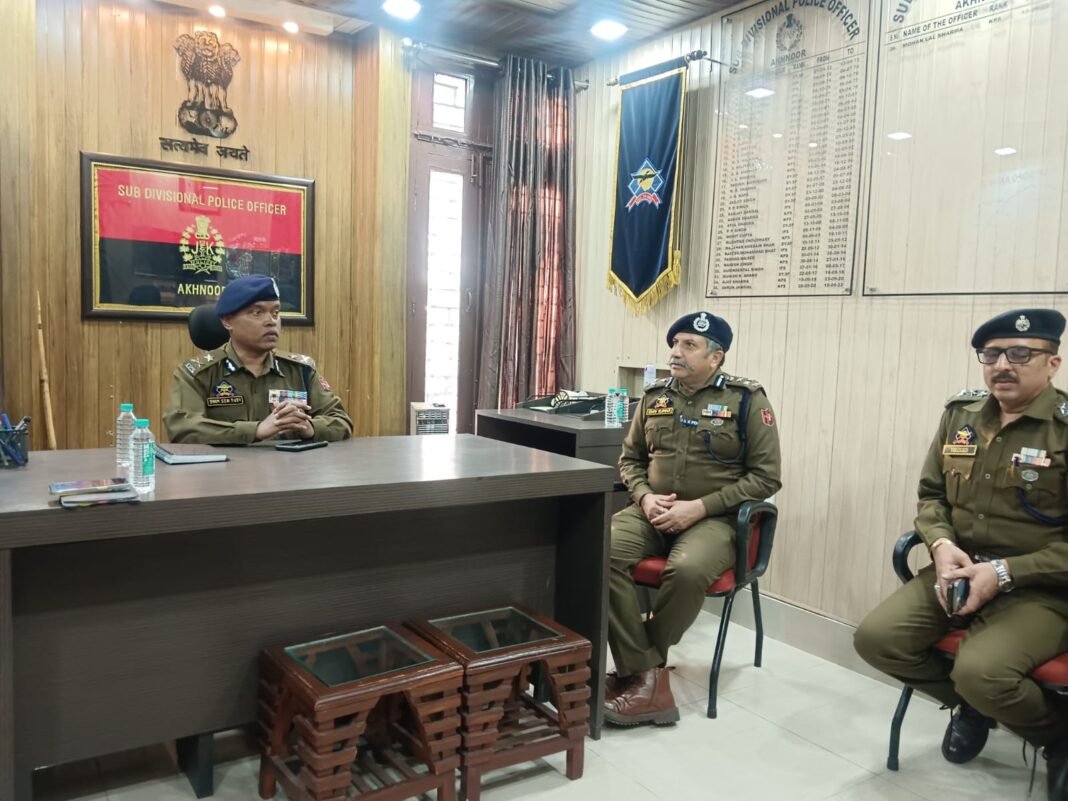 IGP Jammu Reviews Security, Border Management in Akhnoor
