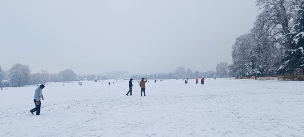 Inclement Weather Conditions: Control Room Established in Kishtwar; Kishtwar – Chatroo road closed due to shooting stones near Mughal Maidan
