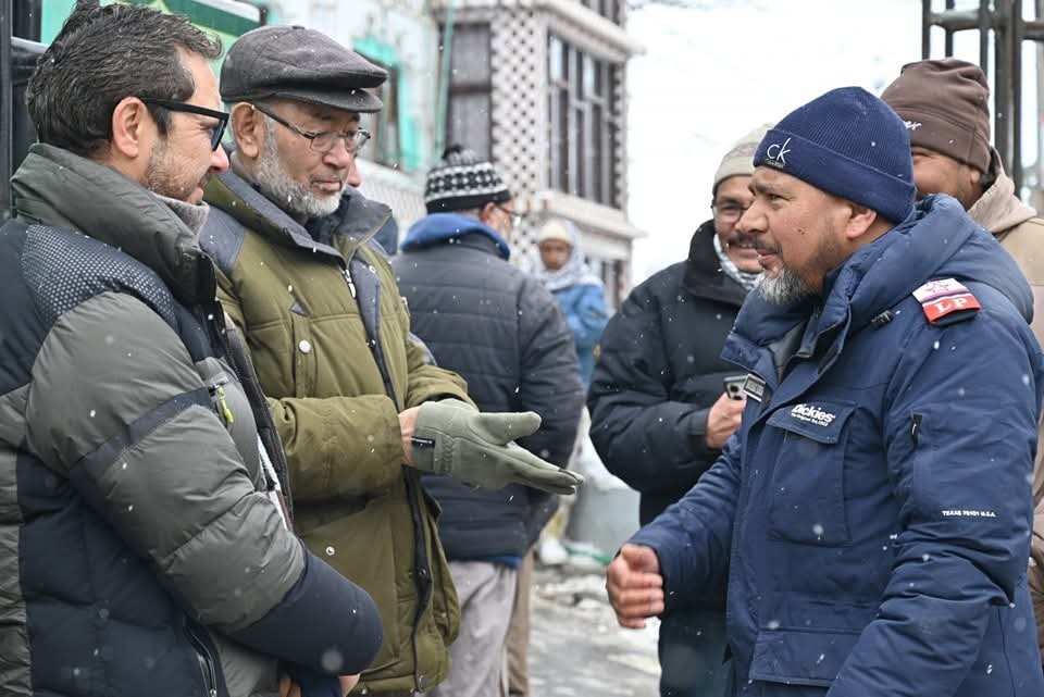 Administrator, Municipal Committee of Kargil, takes stock of snow clearance operations in Kargil Town