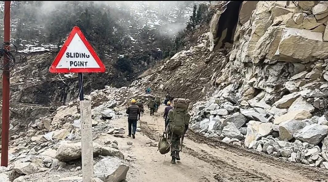 Kishtwar-Padder Road Blocked for Seventh Day After Heavy Snowfall, Residents in Distress