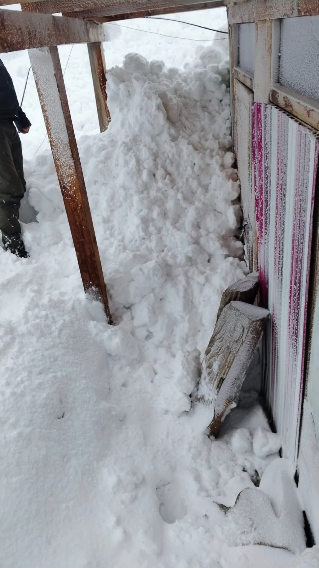 Avalanche threatens Aliha village in Kishtwar, Families evacuated