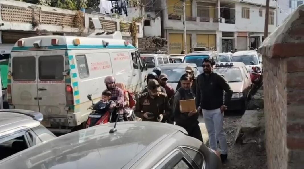 Crackdown on Illegal Parking: ARTO Kishtwar Takes Action, Dozens of Vehicles Challaned