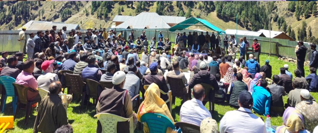 SDM Hiranagar Visits Panser Panchayat and Inspects Educational Institutions