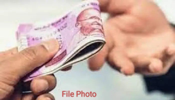 Revenue official arrested red-handed while accepting bribe in Srinagar