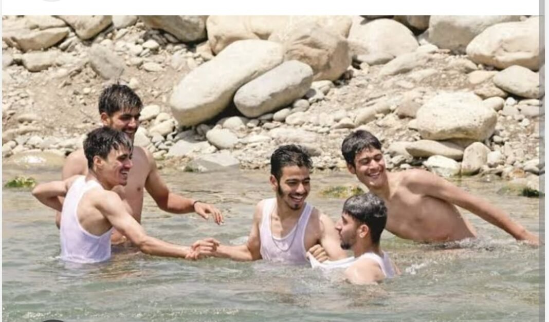 Srinagar Sizzles at 32.2°C, Hottest Day of the Season