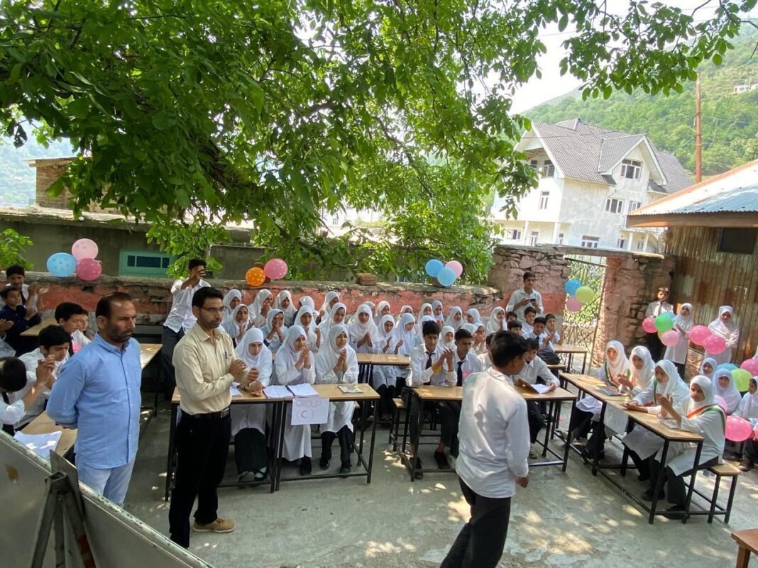Indian Army Organises Quiz Competition for Students of Govt High School at Bankot, Banihal-Ramban