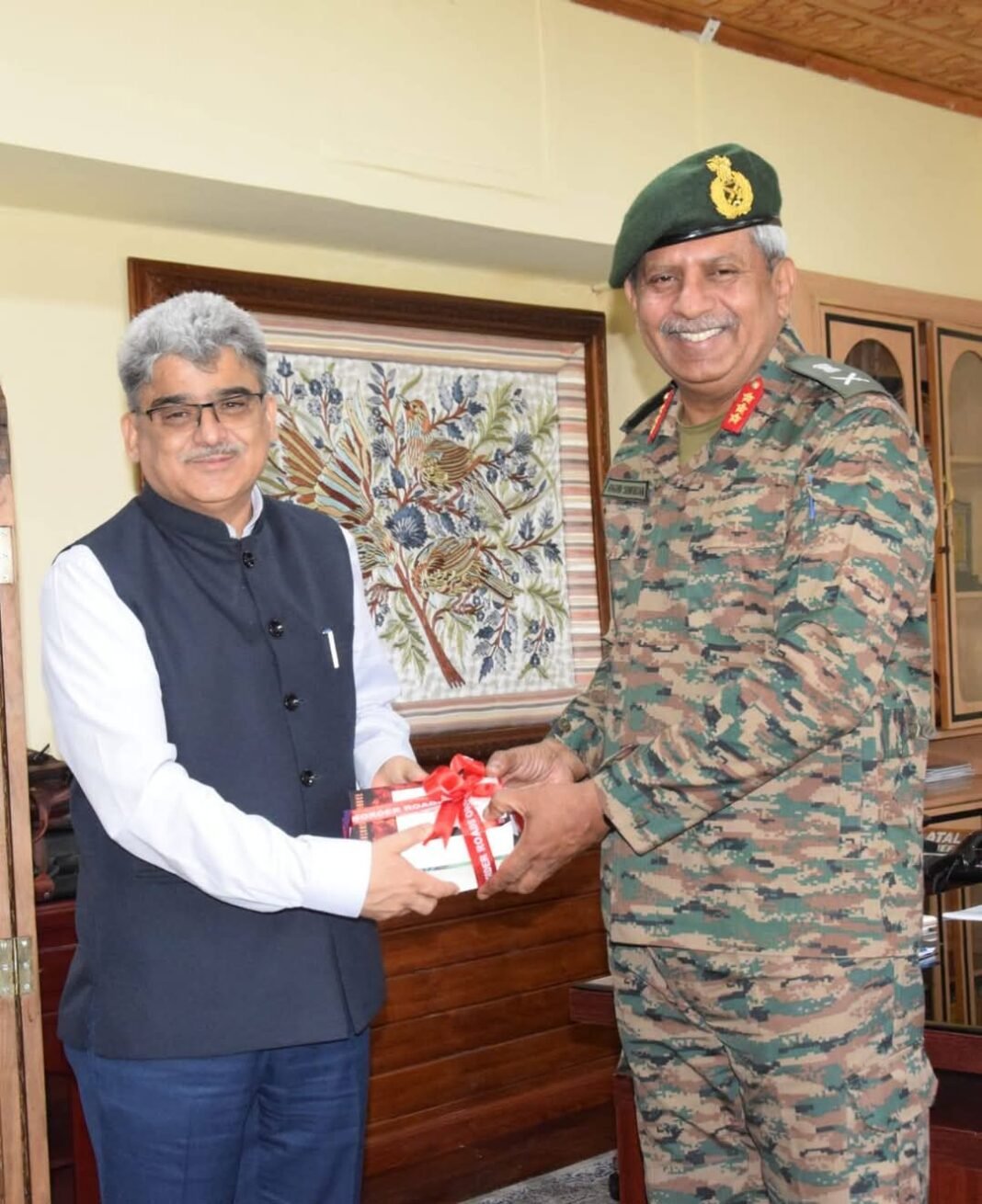 CS Dulloo, BRO DG Lt Gen Raghu Srinivasan discuss key strategic road projects in J&K