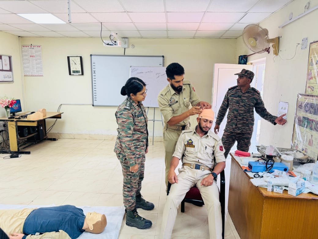 Indian Army Organizes Battle Field Nursing Assistant Cadre For J&K Police at Akhnoor