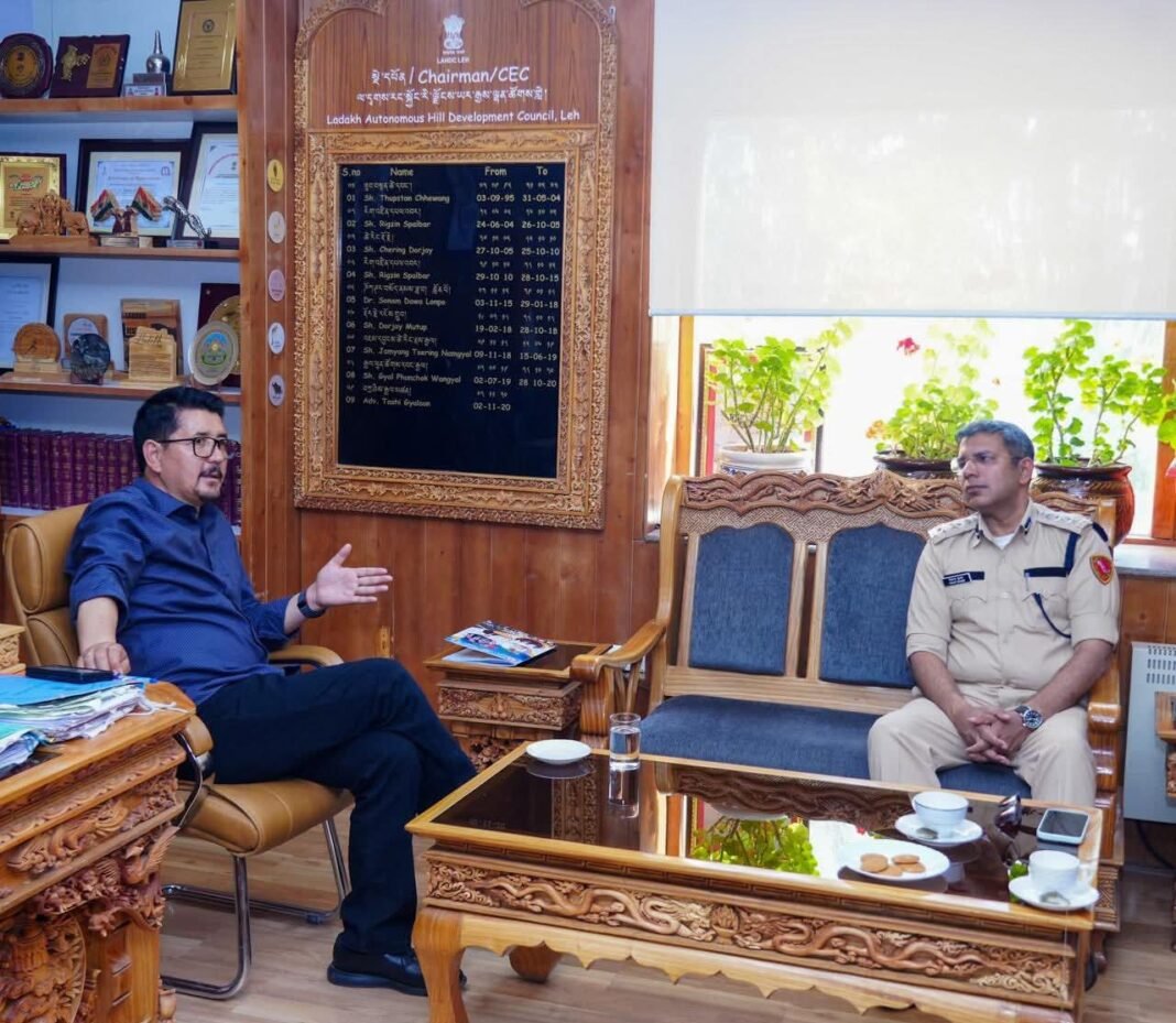 SSP Traffic UT-Ladakh Calls on Hon’ble CEC Leh; Discusses Measures to Ease Traffic Flow in Leh Market