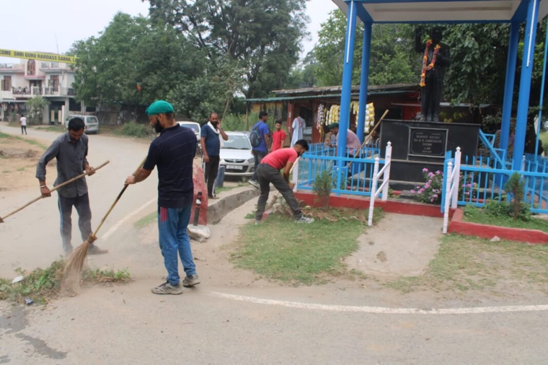 Indian Army Conducted Cleanliness Drive at Lam Rajouri