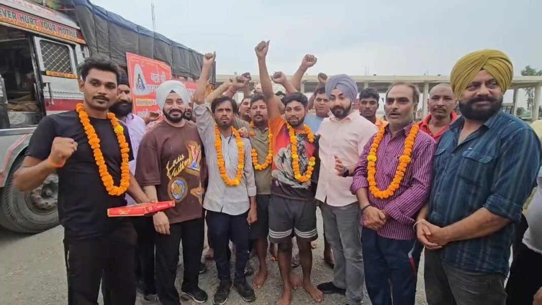 Youth from Sikh Community Extend Warm Welcome to Amarnath Langar Committees in Lakhanpur