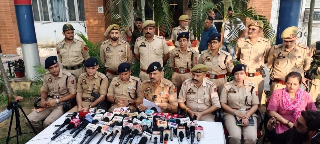 Multiple Theft Cases Cracked: 5 Women Among 13 Arrested