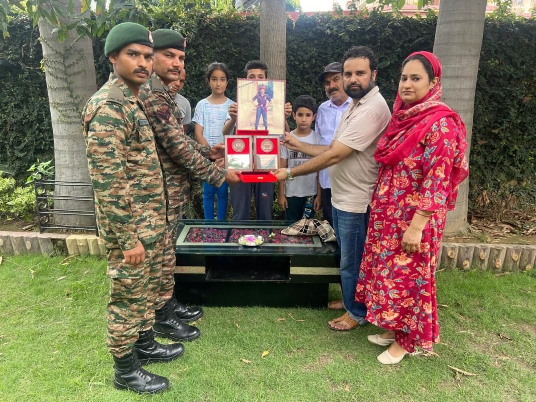 26th Anniversary of Kargil Vijay Diwas: Indian Army Pays Tribute to Bravehearts of J&K