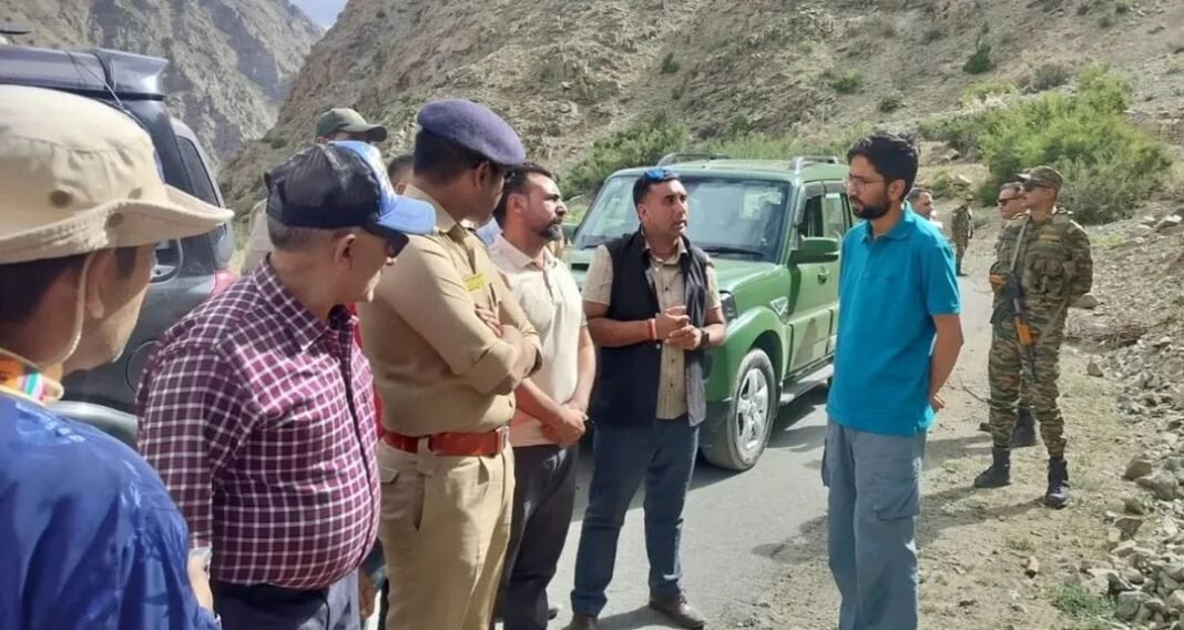 DC Kargil holds public darbar in Yaldor, visits Army post at Gyamsokh