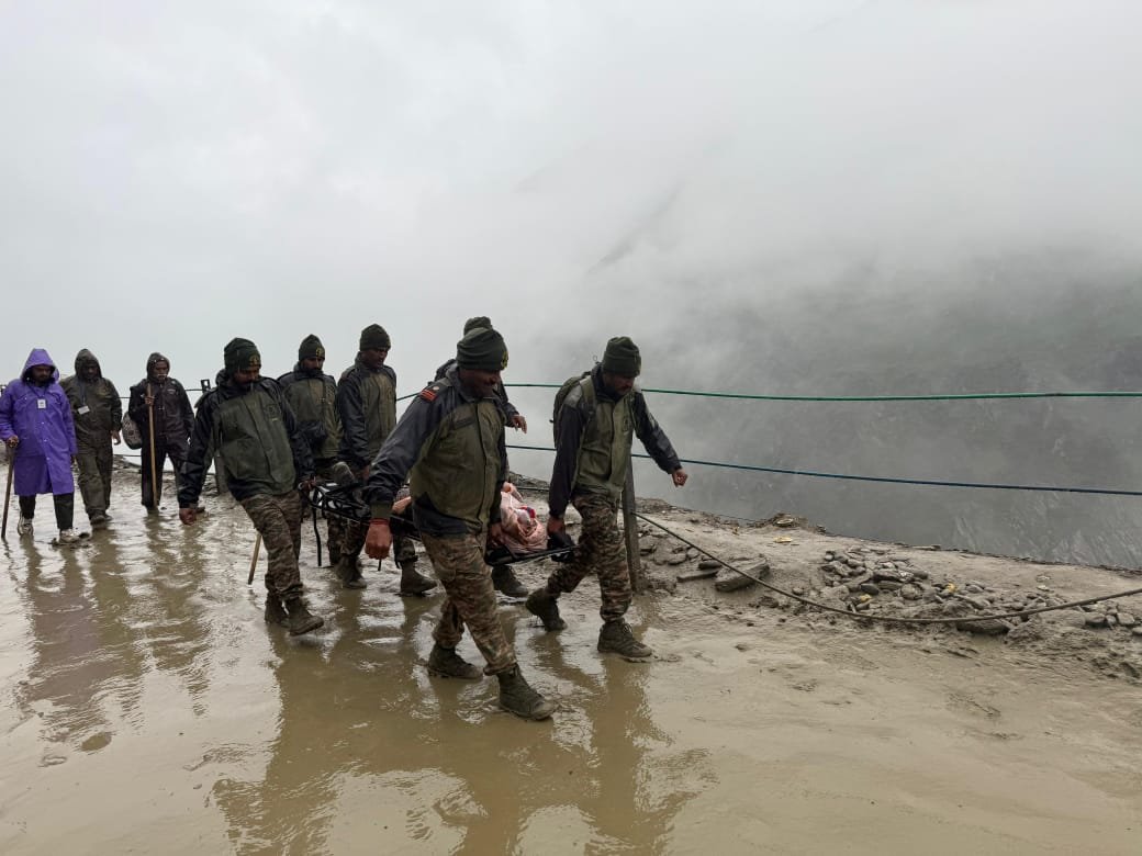 Indian Army Responds Swiftly to Assist Amarnath Yatris Stranded Due to Landslide and Heavy Rains