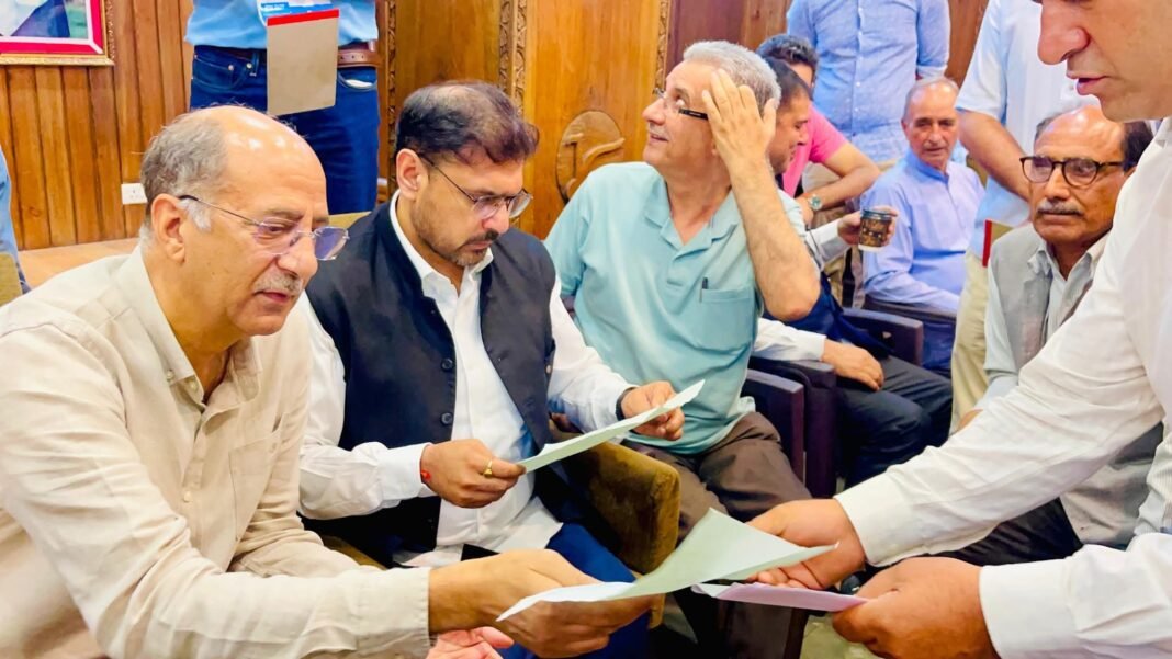 Nawa-I-Subh (Srinagar): Advisor to CM Omar Abdullah Nasir Aslam Wani – Sogami met with dozens of delegations from all around J&K and solved their administrative problems on the spot.