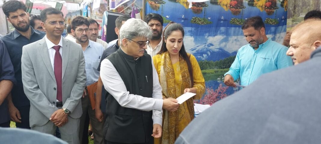 CS reviews water transport, lake conservation measures for Srinagar