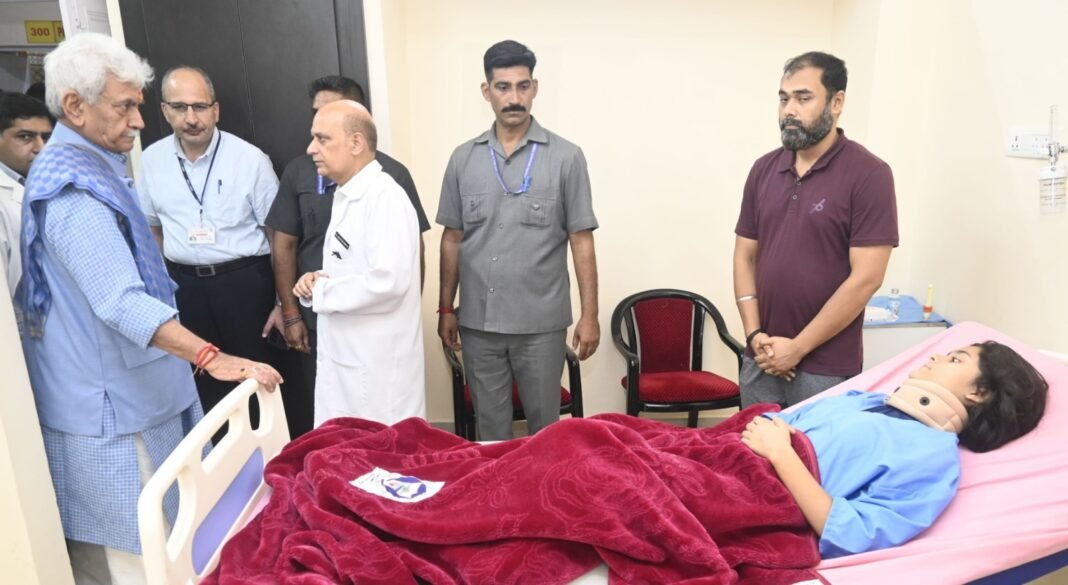 Lieutenant Governor visits GMC Jammu, enquires about the health of family members of late Rajinder Singh