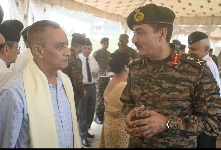 Family of Legendary Braveheart Presents Maha Vir Chakra to Garhwal Rifles Regiment