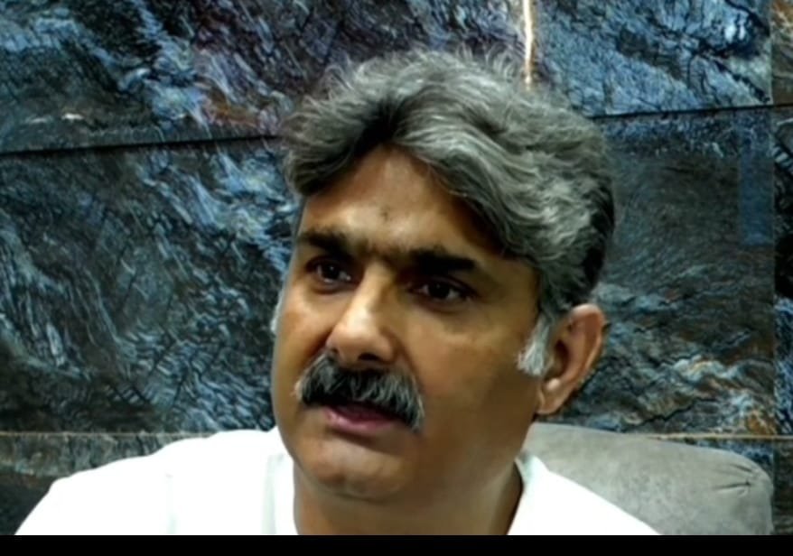 Entrepreneur in Gangyal Benefits from Govt’s HADP Scheme, Earns Profit Through Subsidized Reefer Van