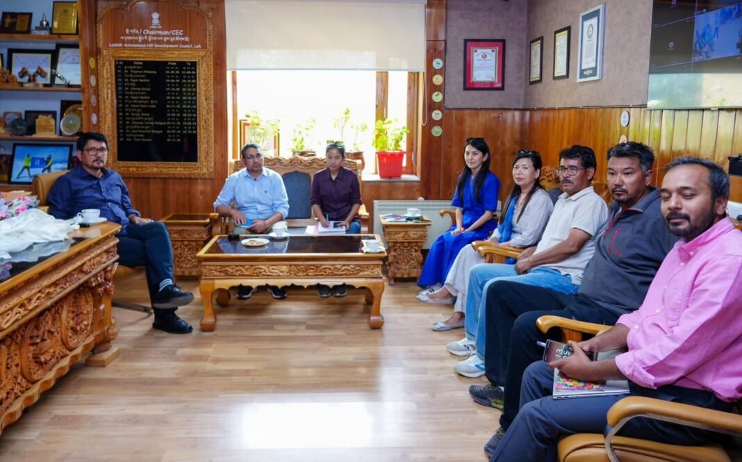CEC Leh Meets ALHGHA and ALTOA Representatives; Discusses Tourism Concerns and ITB Berlin Participation